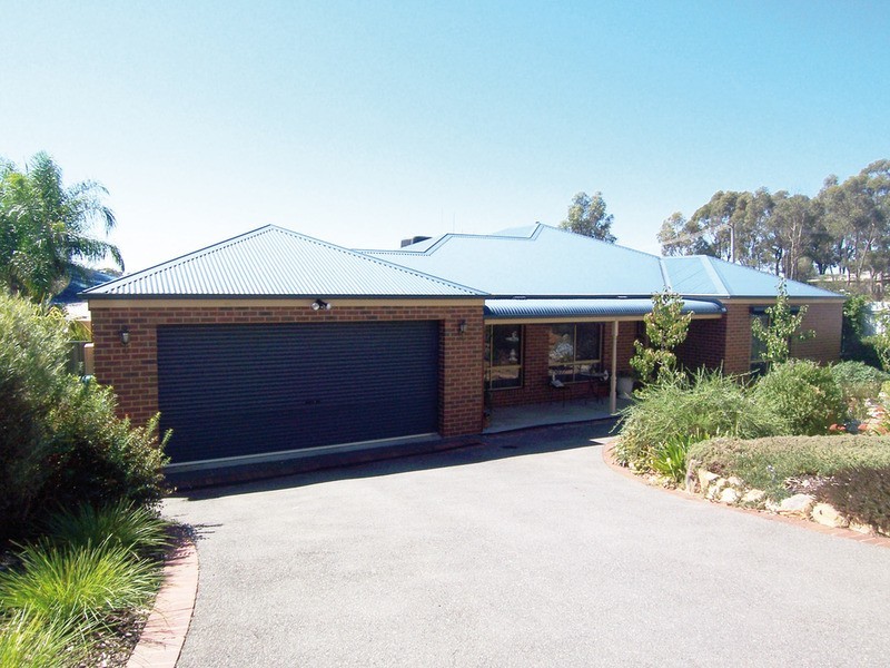 14 Forest Heights Drive, Kangaroo Flat VIC 3555