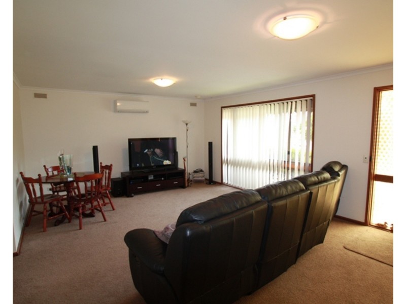 1/7 Carola Court, Kennington VIC 3550