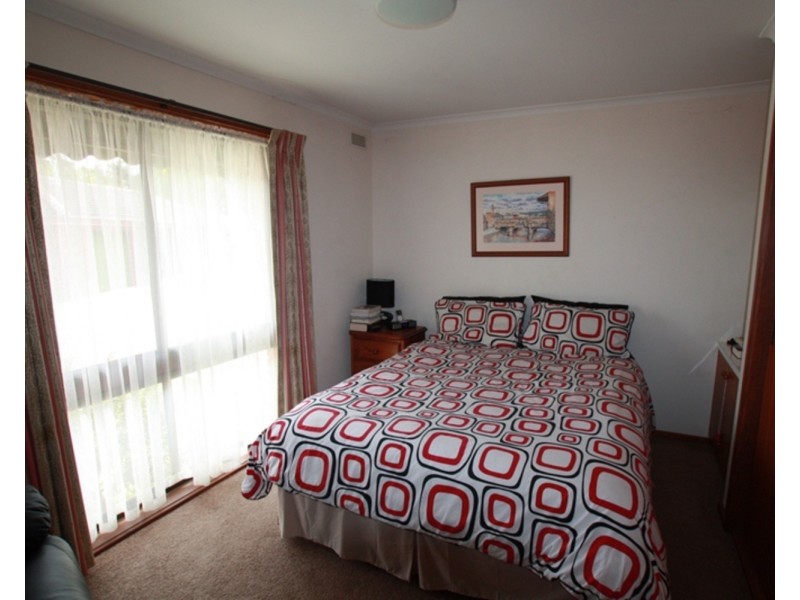 1/7 Carola Court, Kennington VIC 3550