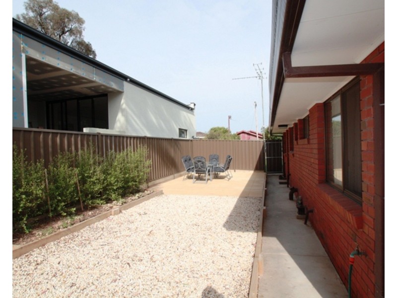 1/7 Carola Court, Kennington VIC 3550