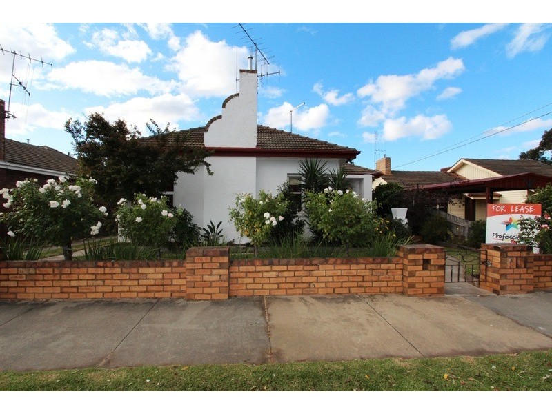 4 Wallace Avenue, Flora Hill VIC 3550