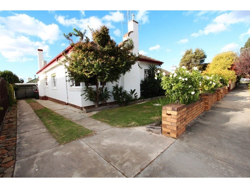 4 Wallace Avenue, Flora Hill VIC 3550