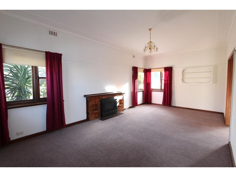 4 Wallace Avenue, Flora Hill VIC 3550