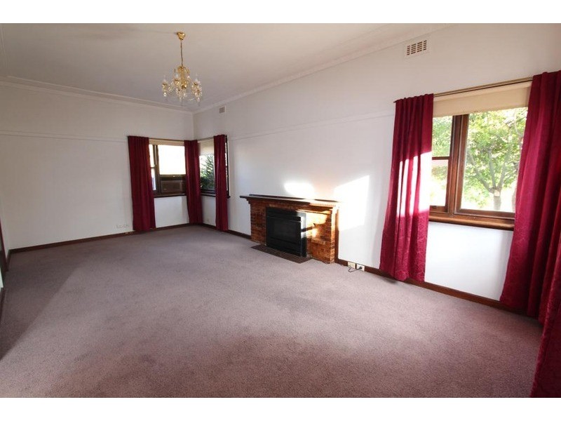 4 Wallace Avenue, Flora Hill VIC 3550