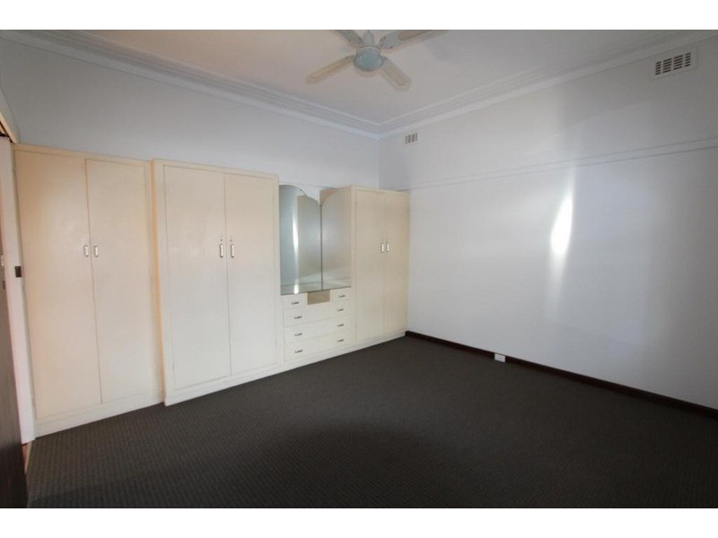 4 Wallace Avenue, Flora Hill VIC 3550