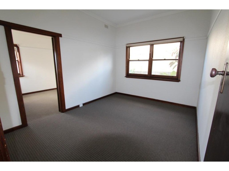 4 Wallace Avenue, Flora Hill VIC 3550