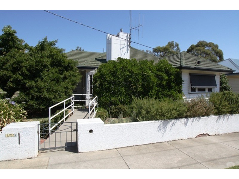 7 Royal Avenue, Kennington VIC 3550