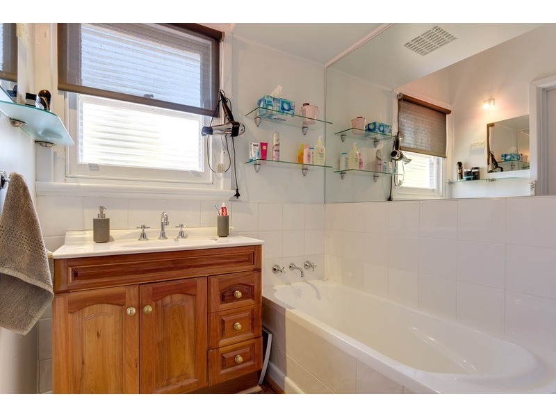 7 Royal Avenue, Kennington VIC 3550