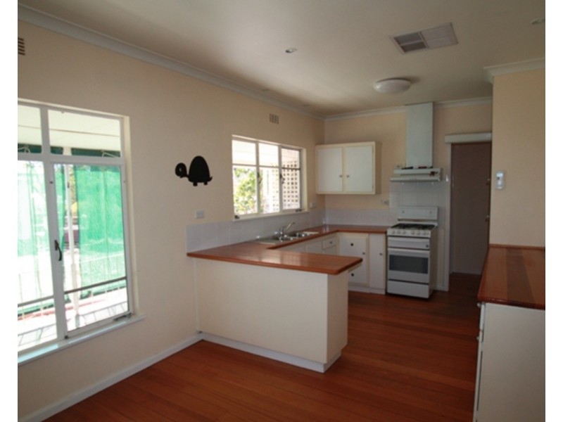 8 Woods Street, Kennington VIC 3550