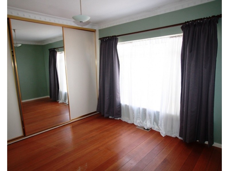 8 Woods Street, Kennington VIC 3550