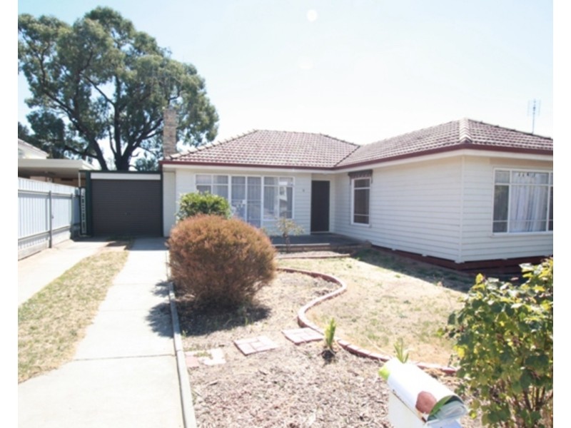 8 Woods Street, Kennington VIC 3550