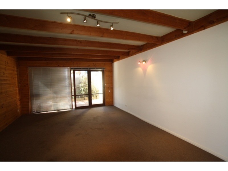 2B Honeysuckle Street, Eaglehawk VIC 3556