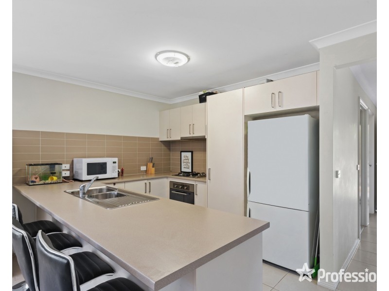 13 Triplett Avenue, Ascot VIC 3551