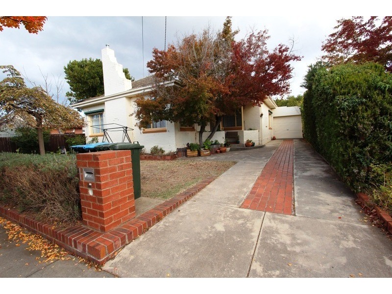 1 Wallace Avenue, Flora Hill VIC 3550