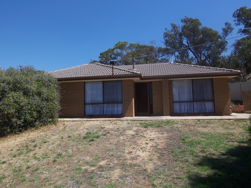 4 Seaton Grove, Golden Square VIC 3555