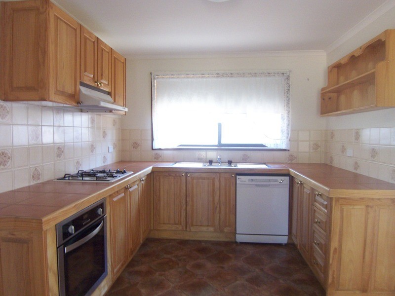 4 Seaton Grove, Golden Square VIC 3555