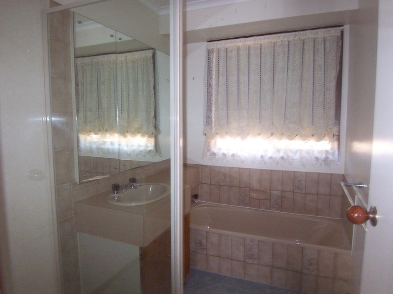 4 Seaton Grove, Golden Square VIC 3555