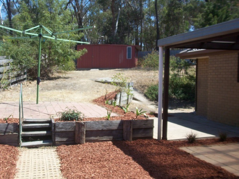 4 Seaton Grove, Golden Square VIC 3555