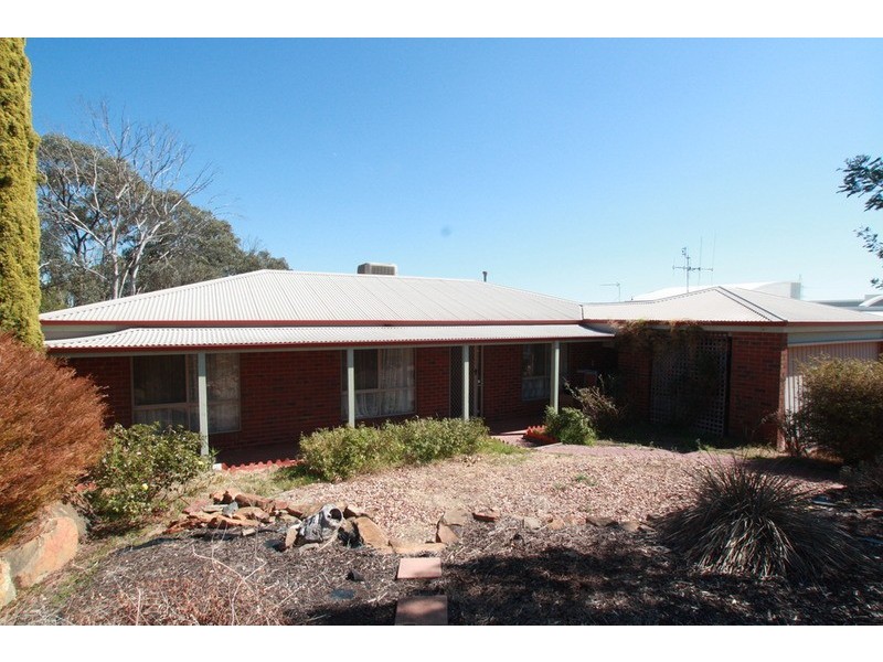 15 Barton  Court, Strathdale VIC 3550