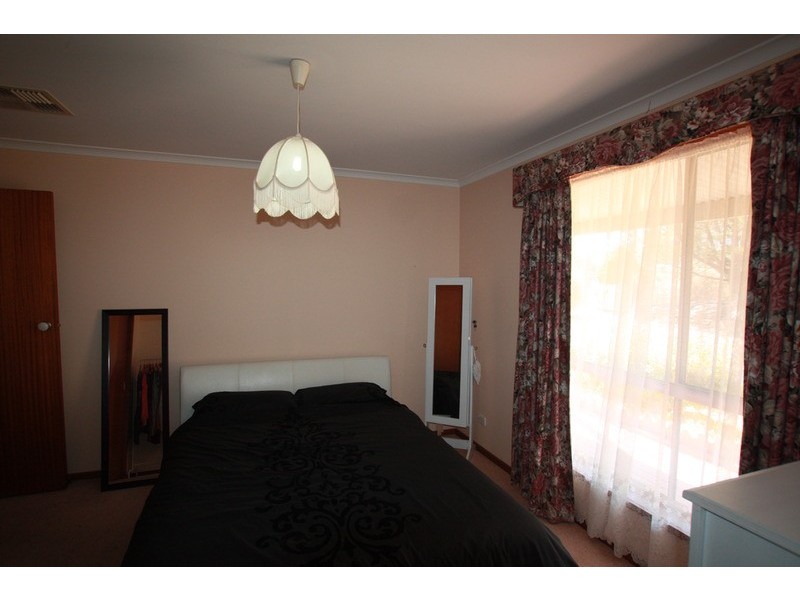 15 Barton  Court, Strathdale VIC 3550