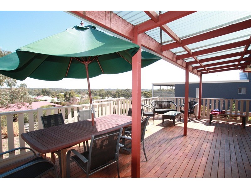 15 Barton  Court, Strathdale VIC 3550