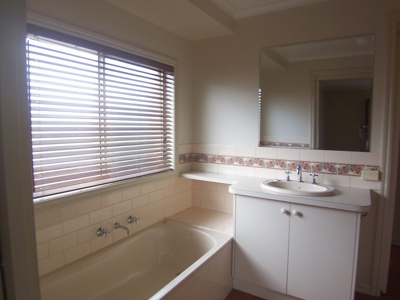 3 Lois Court, Golden Square VIC 3555