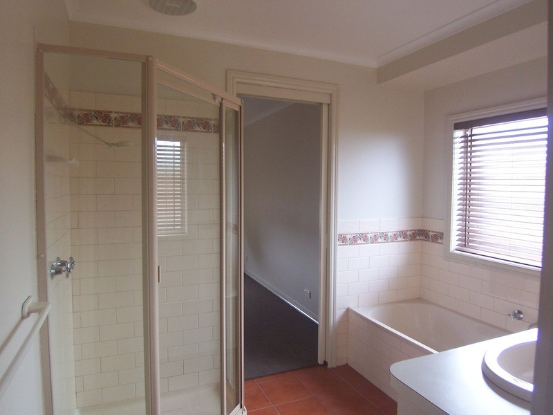 3 Lois Court, Golden Square VIC 3555