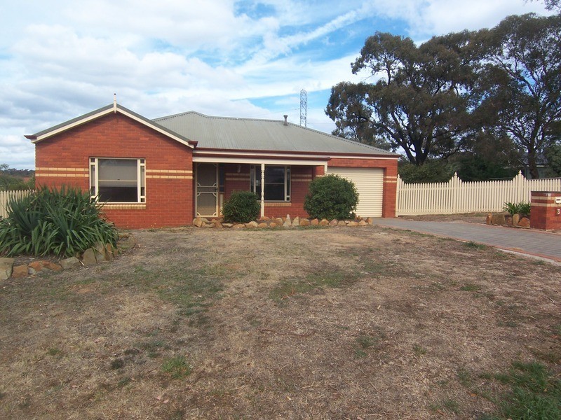 3 Lois Court, Golden Square VIC 3555