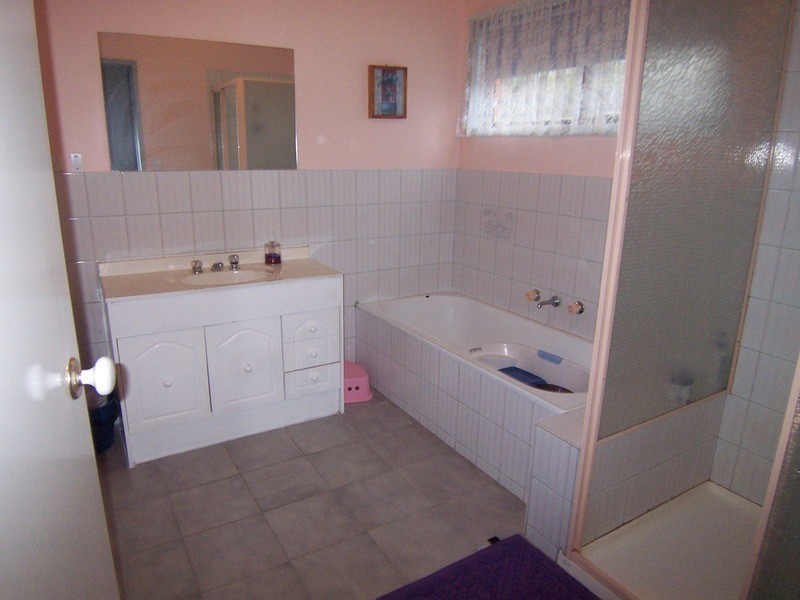 4 Sherman  Crescent, Spring Gully VIC 3550