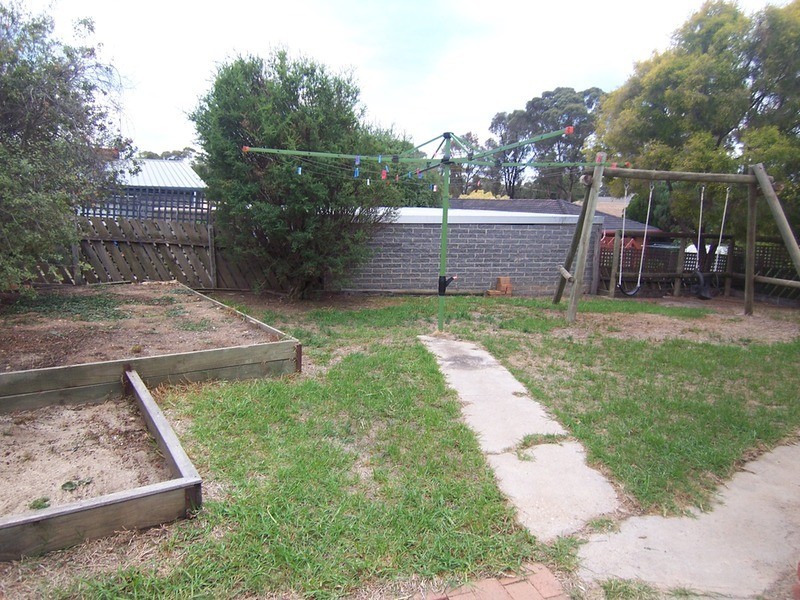 4 Sherman  Crescent, Spring Gully VIC 3550