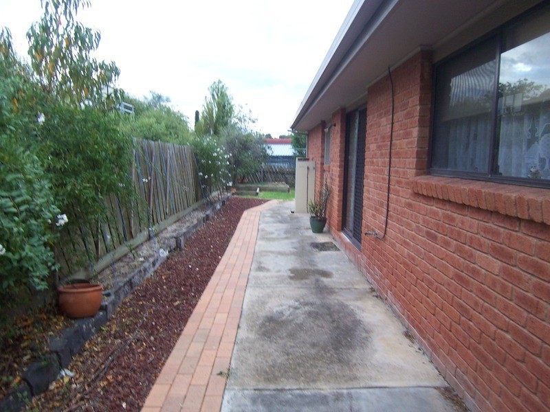 4 Sherman  Crescent, Spring Gully VIC 3550