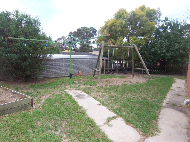 4 Sherman  Crescent, Spring Gully VIC 3550