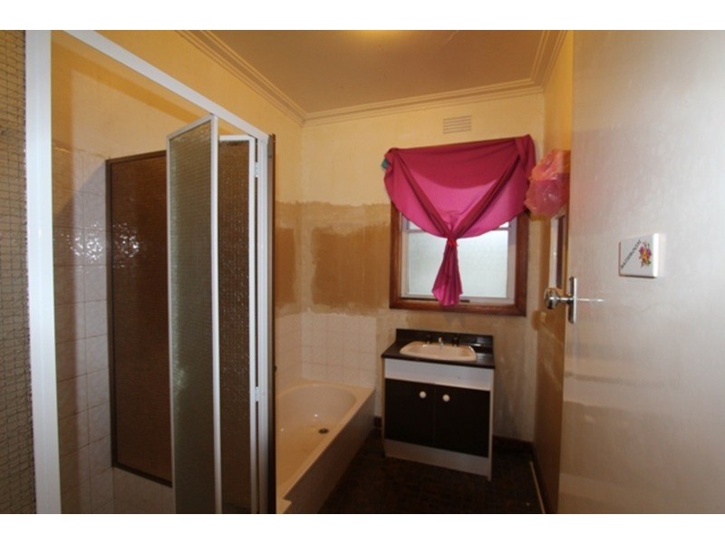 20 Lansell Street, Kangaroo Flat VIC 3555