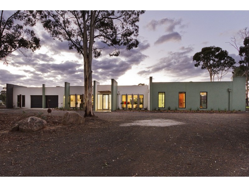 5 Leslie Place, Junortoun VIC 3551