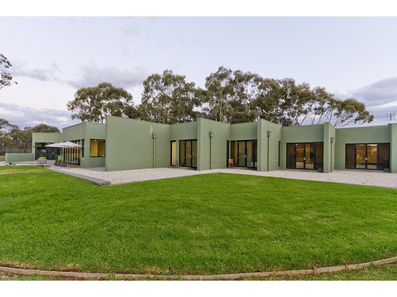 5 Leslie Place, Junortoun VIC 3551