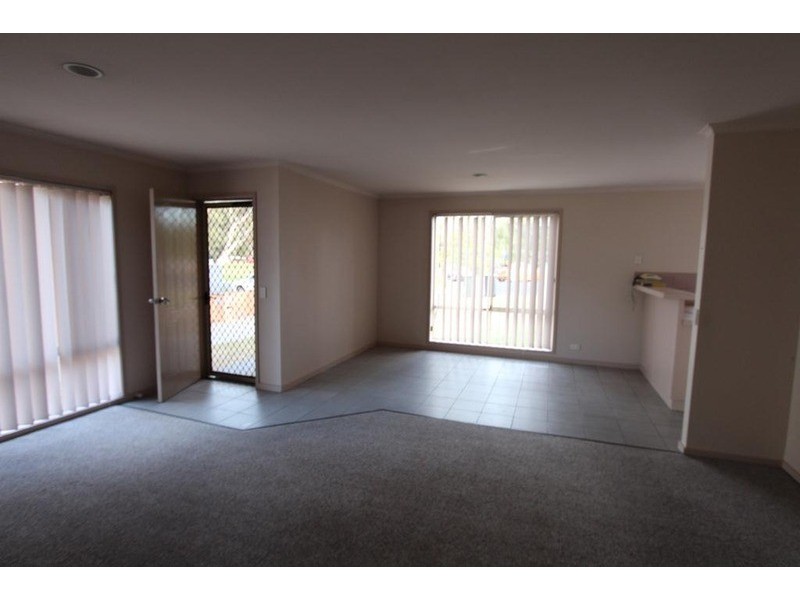 1/3 Stanley Avenue, Spring Gully VIC 3550