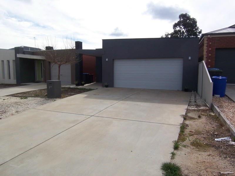 7B Bronze Drive, Kangaroo Flat VIC 3555