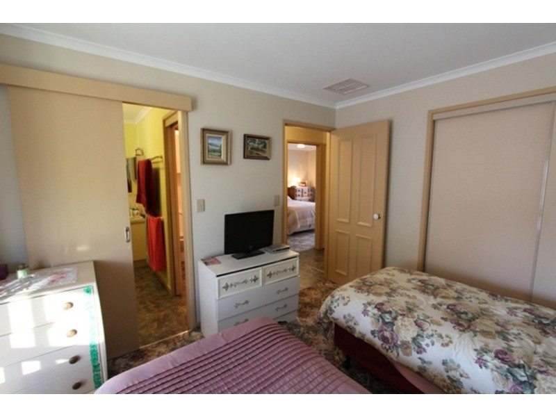 18 Batten  Street, California Gully VIC 3556