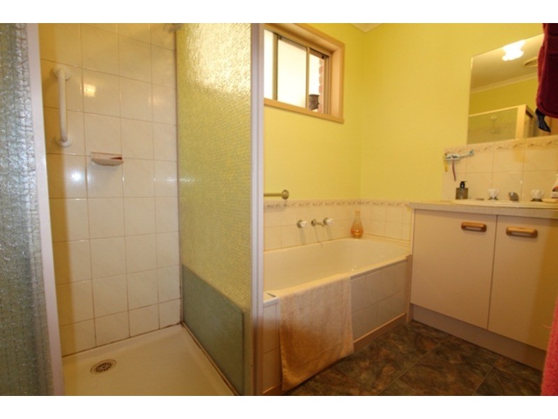 18 Batten  Street, California Gully VIC 3556