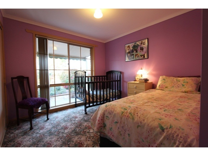 18 Batten  Street, California Gully VIC 3556