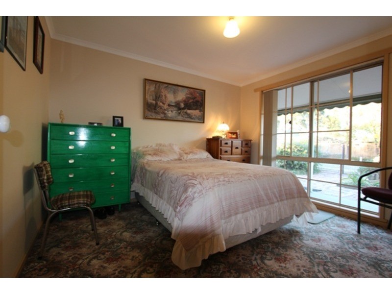 18 Batten  Street, California Gully VIC 3556