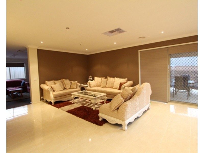23 Londonderry Way, Epsom VIC 3551