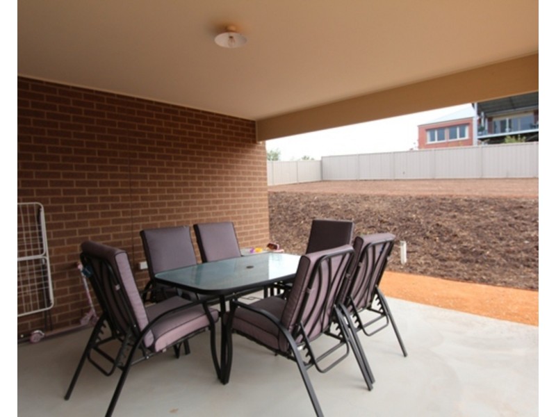 23 Londonderry Way, Epsom VIC 3551