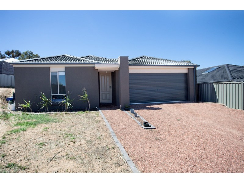 5 Trickett  Court, Kangaroo Flat VIC 3555