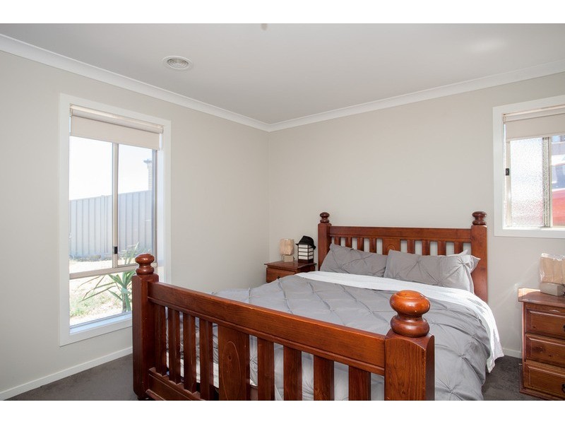 5 Trickett  Court, Kangaroo Flat VIC 3555