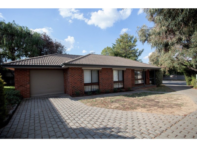 1/3 Minto Street, Quarry Hill VIC 3550