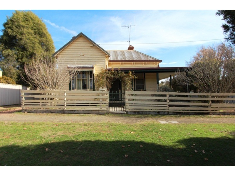 4 MacDougall  Road, Golden Square VIC 3555