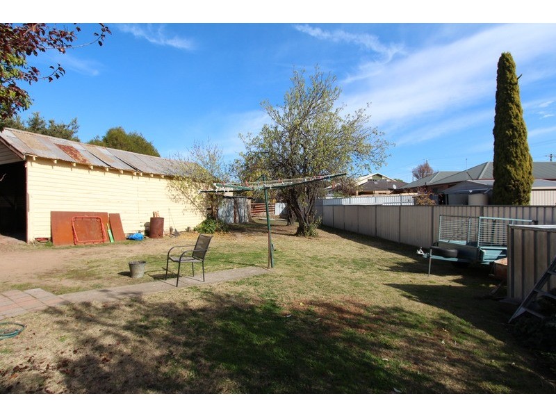 4 MacDougall  Road, Golden Square VIC 3555