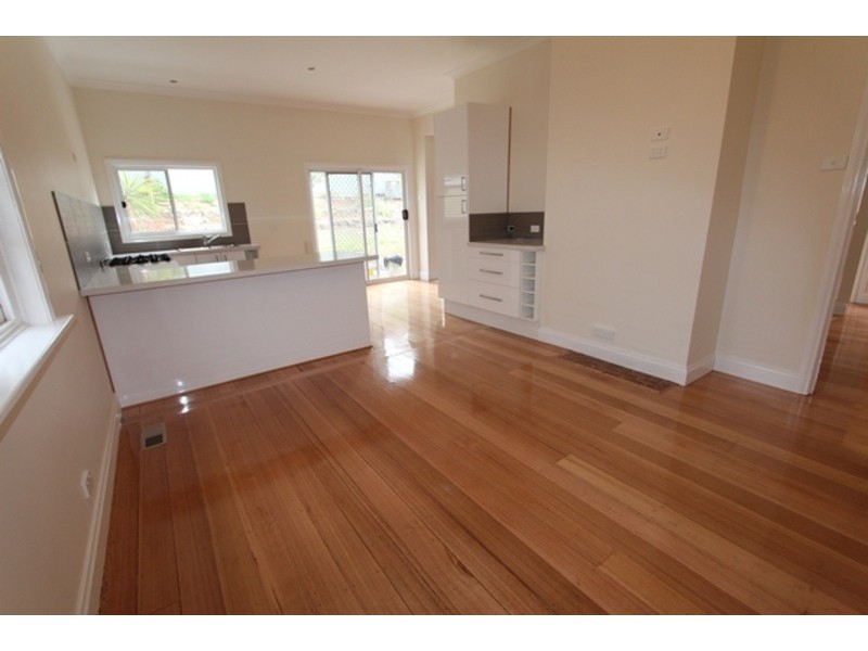 6 Echuca Street, Quarry Hill VIC 3550