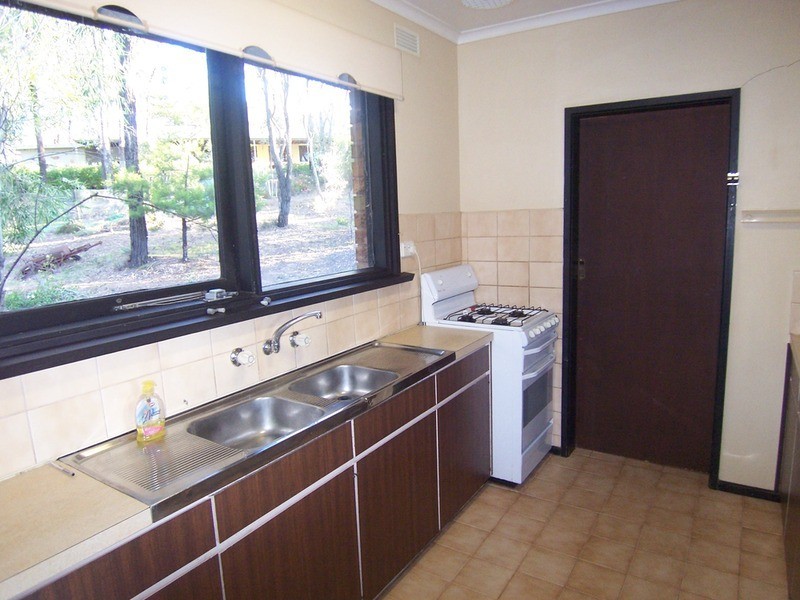 54 Race Street, Flora Hill VIC 3550